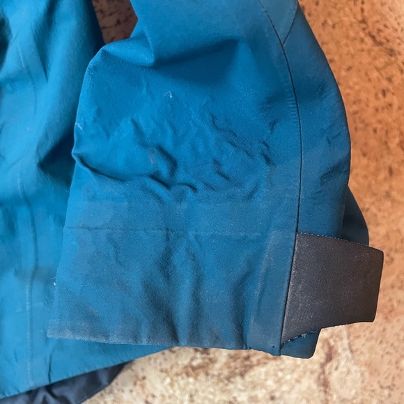 Arcteryx women’s gore tex jacket - Picture 7 of 8